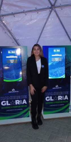 Stand con tótems de Advanta en evento