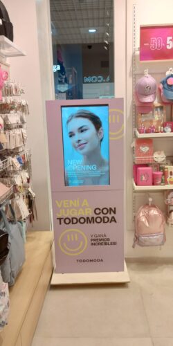 Totem personalizado e instalado